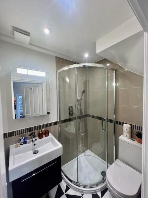 Flat In The Heart Of Holland Park Apartment London Bagian luar foto