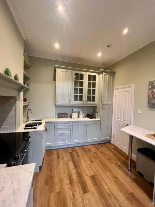 Flat In The Heart Of Holland Park Apartment London Bagian luar foto
