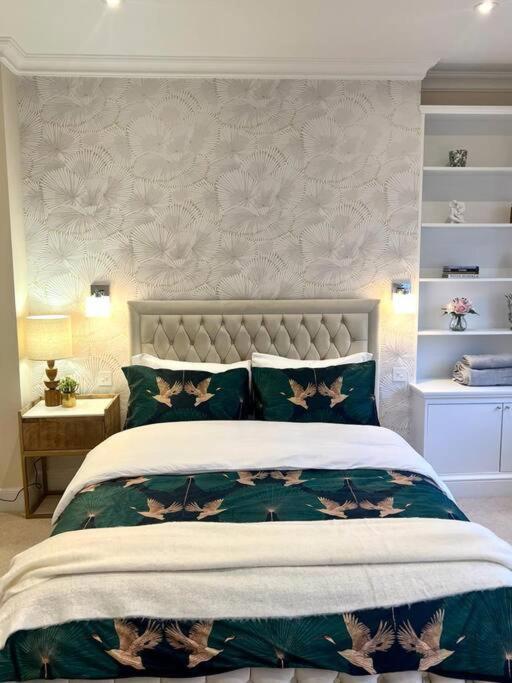 Flat In The Heart Of Holland Park Apartment London Bagian luar foto
