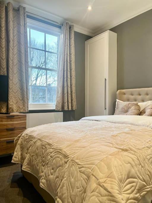 Flat In The Heart Of Holland Park Apartment London Bagian luar foto